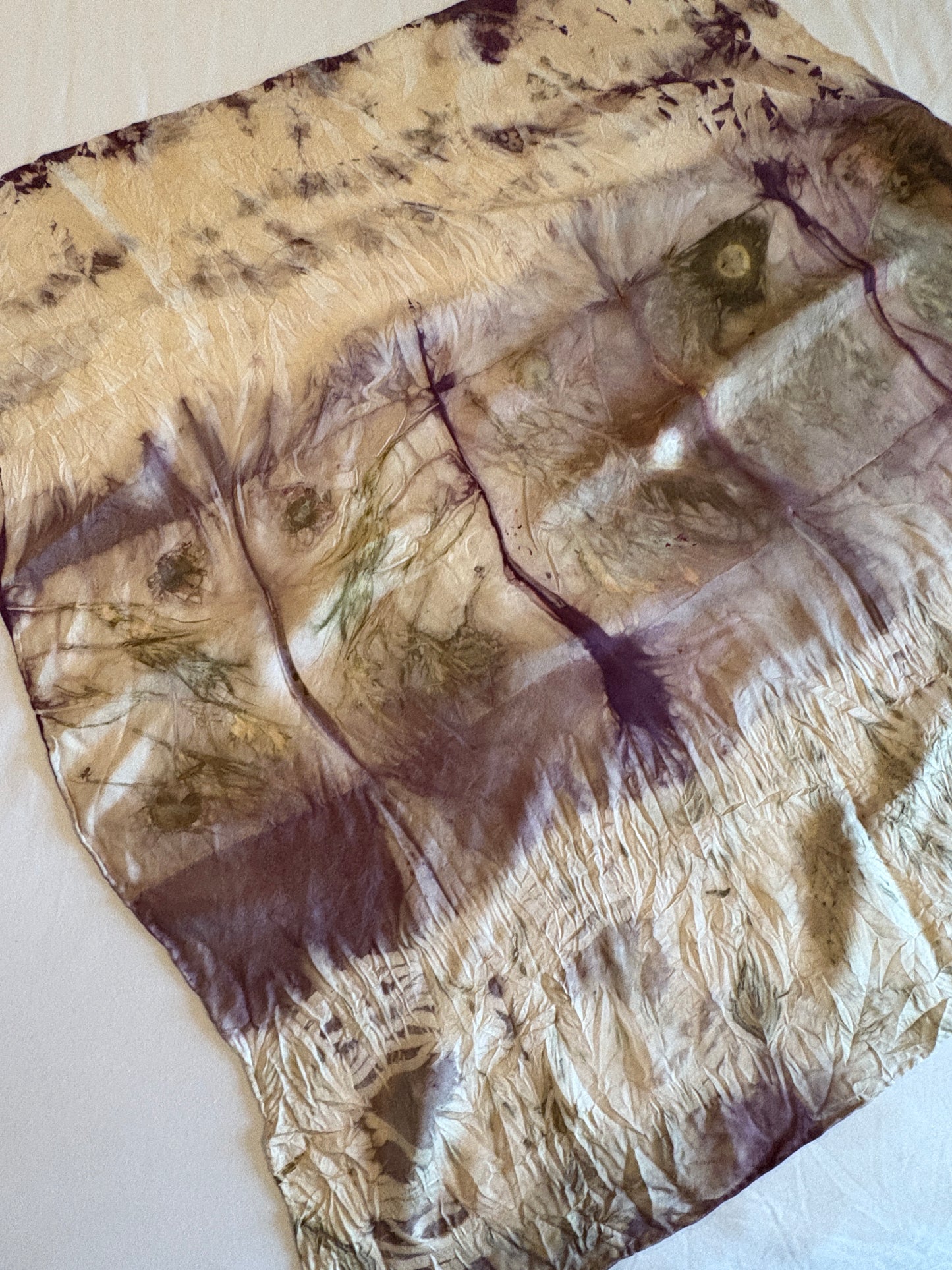 Paper daisy scarf with twill finish