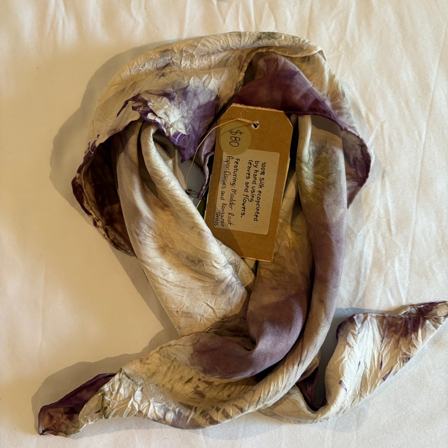 Paper daisy scarf with twill finish